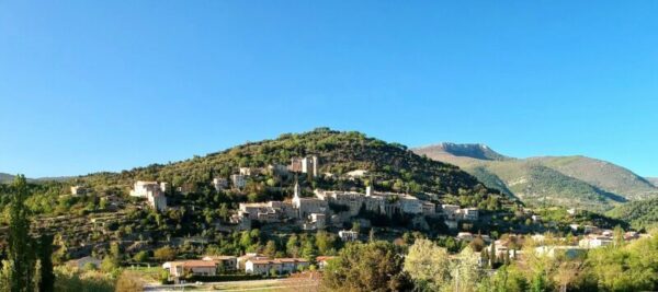 photo d'une vue de Montbrun-les-Bains